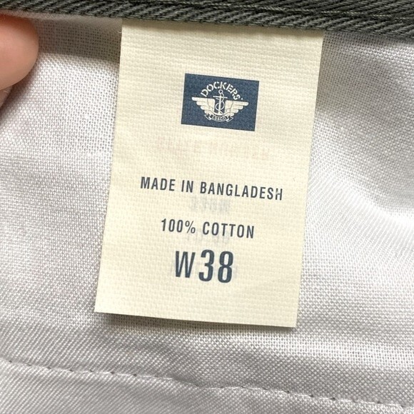 Dockers Men’s No Wrinkle Pleated Khakis - Picture 6 of 6